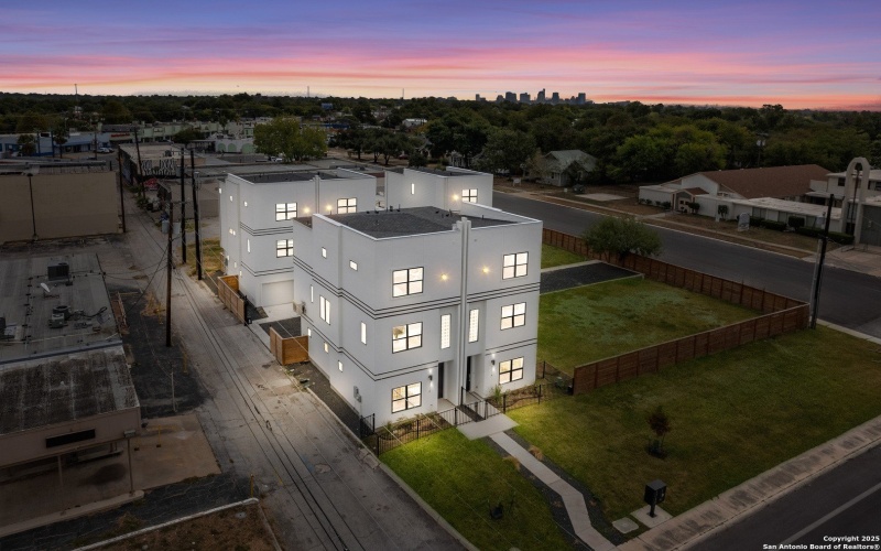 3214 N Elmendorf unit: 102, San Antonio, TX 78201, 3 Bedrooms Bedrooms, ,3 BathroomsBathrooms,Residential,For Sale,3214 N Elmendorf unit: 102,0,1878112