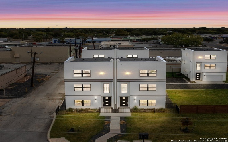 3214 N Elmendorf unit: 102, San Antonio, TX 78201, 3 Bedrooms Bedrooms, ,3 BathroomsBathrooms,Residential,For Sale,3214 N Elmendorf unit: 102,0,1878112