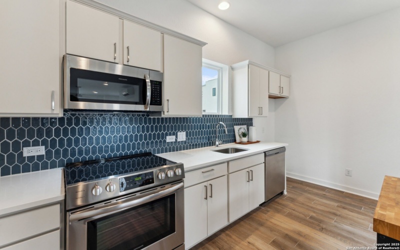 1735 W Gramercy unit: 301, San Antonio, TX 78201, 2 Habitaciones Habitaciones , ,2 BañosBaños,Residential,En Venta,1735 W Gramercy unit: 301,0,1878123