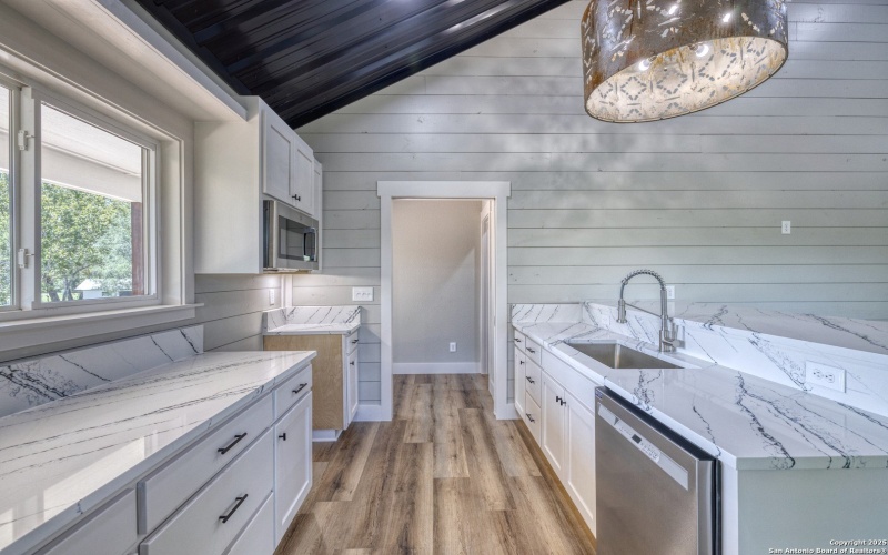 132 Sherman Lane, Leakey, TX 78873, 3 Bedrooms Bedrooms, ,3 BathroomsBathrooms,Residential,For Sale,132 Sherman Lane,0,1887675