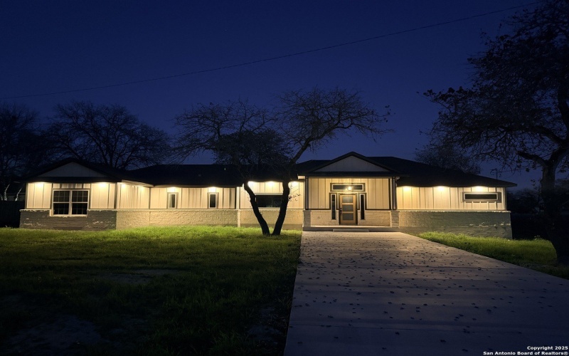 23048 Hilltop Peaks, Elmendorf, TX 78112, 4 Bedrooms Bedrooms, ,3 BathroomsBathrooms,Residential,For Sale,23048 Hilltop Peaks,0,1907683