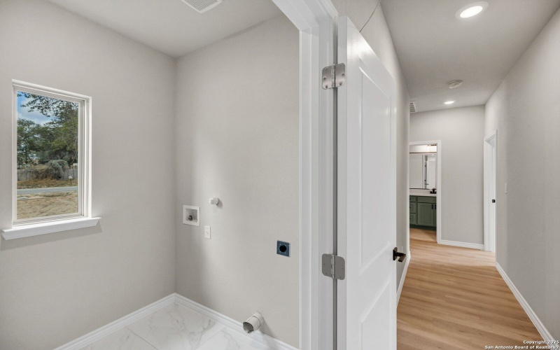 23048 Hilltop Peaks, Elmendorf, TX 78112, 4 Bedrooms Bedrooms, ,3 BathroomsBathrooms,Residential,For Sale,23048 Hilltop Peaks,0,1907683