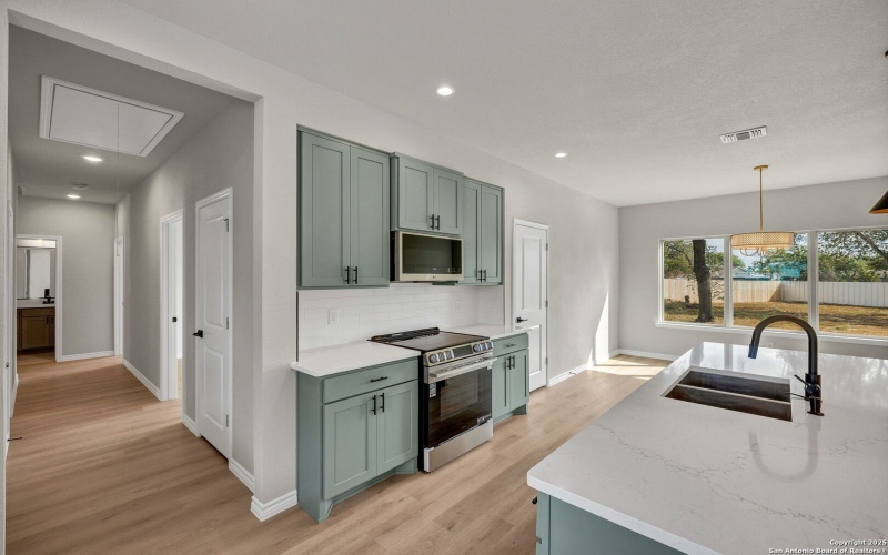 23048 Hilltop Peaks, Elmendorf, TX 78112, 4 Bedrooms Bedrooms, ,3 BathroomsBathrooms,Residential,For Sale,23048 Hilltop Peaks,0,1907683