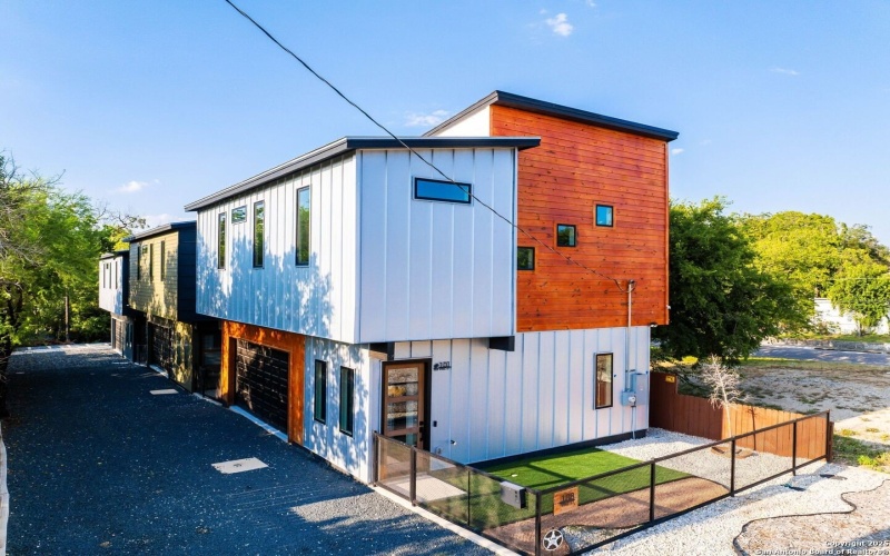 108 Vine St #101, San Antonio, TX 78210, 2 Bedrooms Bedrooms, ,2 BathroomsBathrooms,Residential,For Sale,108 Vine St #101,0,1912198