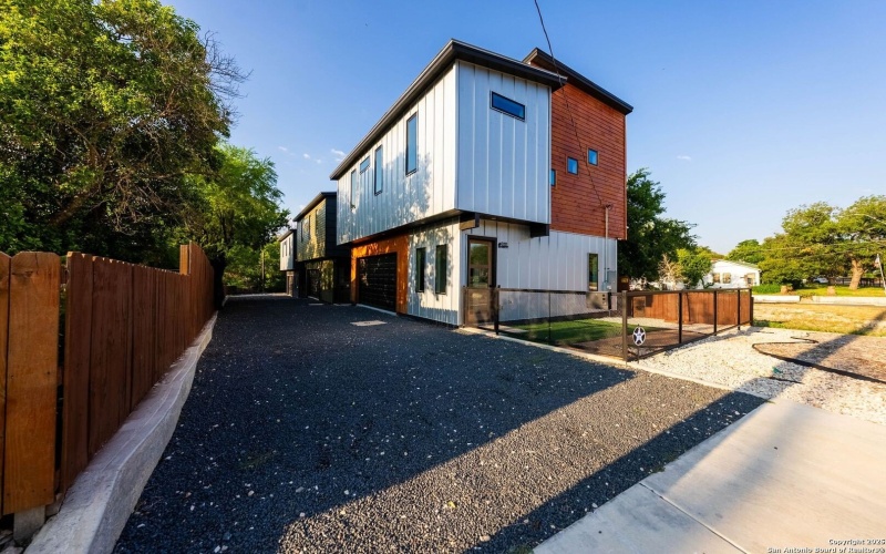 108 Vine St #101, San Antonio, TX 78210, 2 Bedrooms Bedrooms, ,2 BathroomsBathrooms,Residential,For Sale,108 Vine St #101,0,1912198