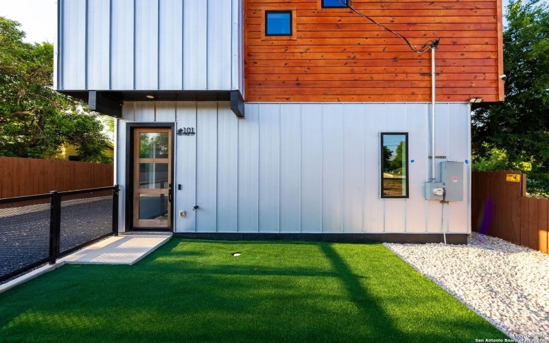 108 Vine St #101, San Antonio, TX 78210, 2 Bedrooms Bedrooms, ,2 BathroomsBathrooms,Residential,For Sale,108 Vine St #101,0,1912198