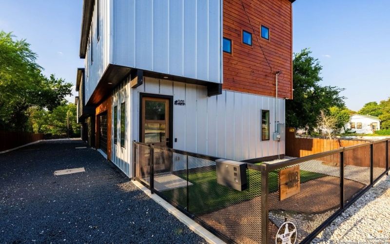 108 Vine St #101, San Antonio, TX 78210, 2 Bedrooms Bedrooms, ,2 BathroomsBathrooms,Residential,For Sale,108 Vine St #101,0,1912198