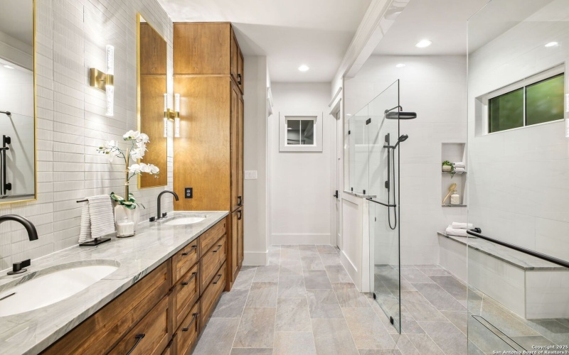 343 Janice, Castroville, TX 78009, 4 Bedrooms Bedrooms, ,5 BathroomsBathrooms,Residential,For Sale,343 Janice,0,1912285