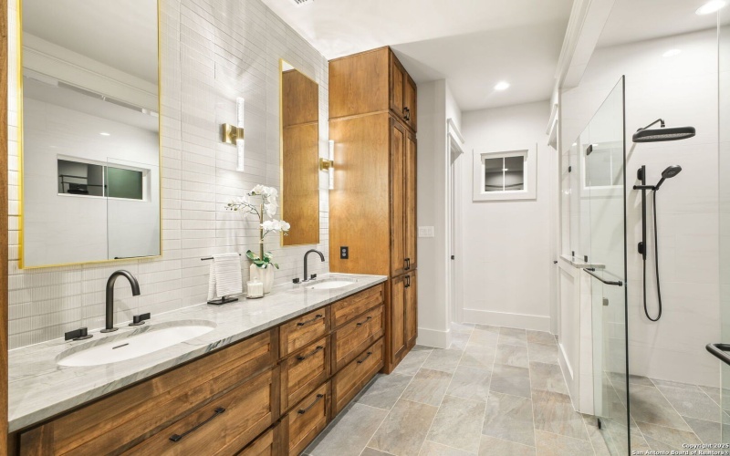 343 Janice, Castroville, TX 78009, 4 Bedrooms Bedrooms, ,5 BathroomsBathrooms,Residential,For Sale,343 Janice,0,1912285