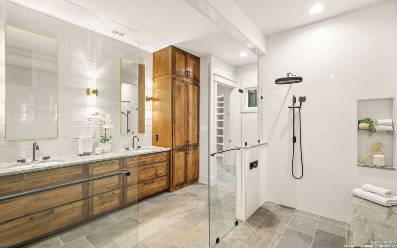 343 Janice, Castroville, TX 78009, 4 Bedrooms Bedrooms, ,5 BathroomsBathrooms,Residential,For Sale,343 Janice,0,1912285