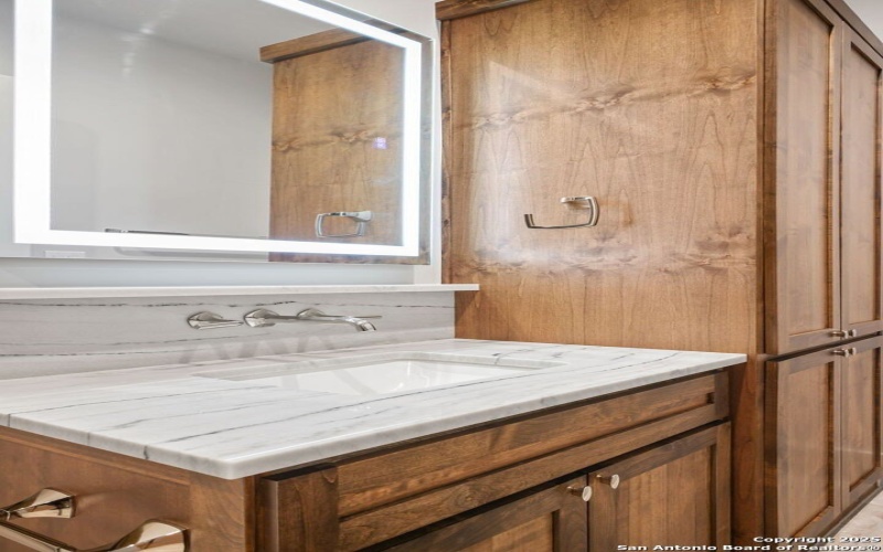 343 Janice, Castroville, TX 78009, 4 Bedrooms Bedrooms, ,5 BathroomsBathrooms,Residential,For Sale,343 Janice,0,1912285