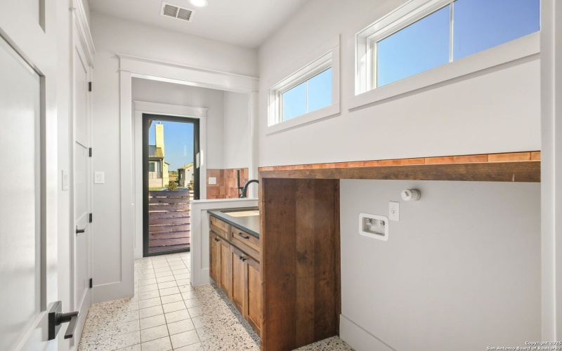 343 Janice, Castroville, TX 78009, 4 Bedrooms Bedrooms, ,5 BathroomsBathrooms,Residential,For Sale,343 Janice,0,1912285