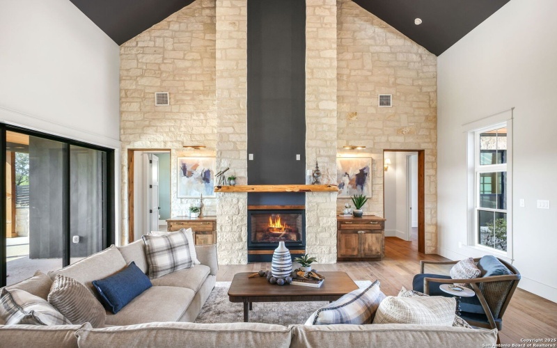 343 Janice, Castroville, TX 78009, 4 Bedrooms Bedrooms, ,5 BathroomsBathrooms,Residential,For Sale,343 Janice,0,1912285