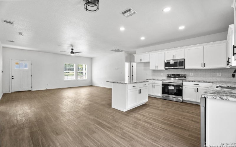 1080 Greenhill Dr, Canyon Lake, TX 78133, 3 Bedrooms Bedrooms, ,2 BathroomsBathrooms,Residential,For Sale,1080 Greenhill Dr,0,1914095