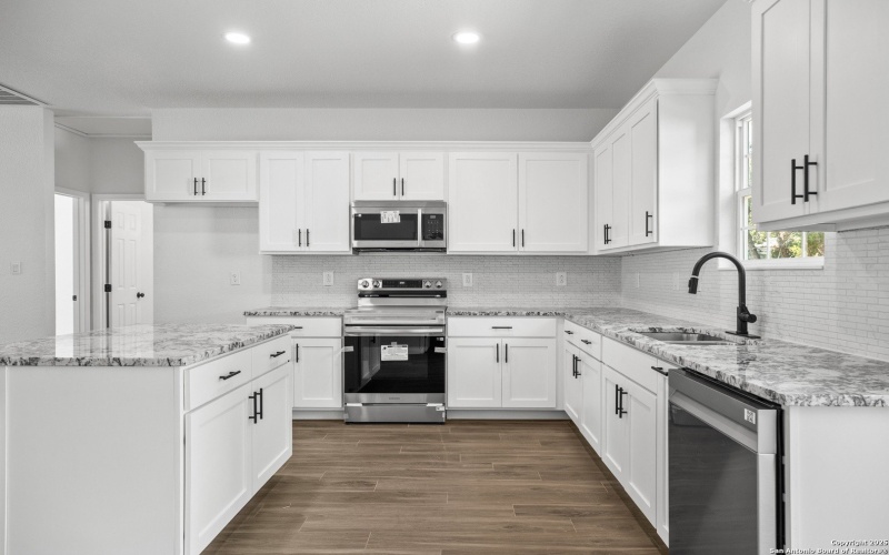 1080 Greenhill Dr, Canyon Lake, TX 78133, 3 Bedrooms Bedrooms, ,2 BathroomsBathrooms,Residential,For Sale,1080 Greenhill Dr,0,1914095