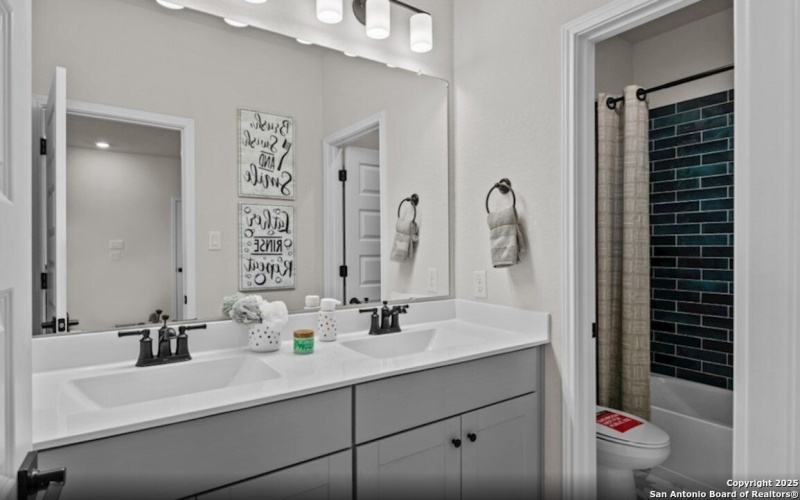 6891 Comanche Cougar, San Antonio, TX 78233, 5 Habitaciones Habitaciones , ,3 BañosBaños,Residential,En Venta,6891 Comanche Cougar,0,1914398