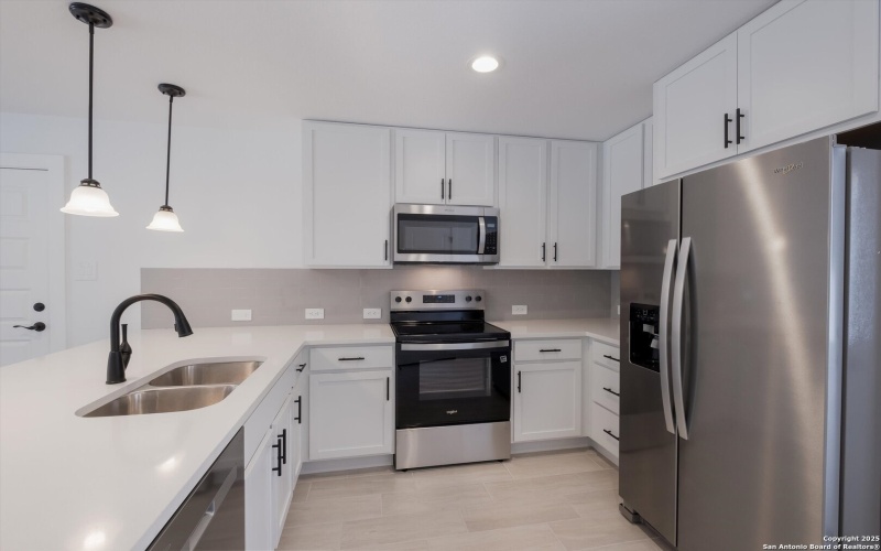 432 Canyon Lake Dr, Bandera, TX 78003, 2 Habitaciones Habitaciones , ,2 BañosBaños,Residential,En Venta,432 Canyon Lake Dr,0,1915387