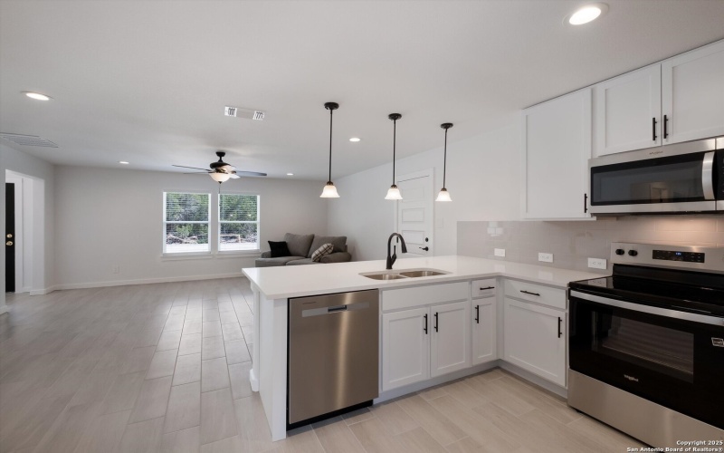 432 Canyon Lake Dr, Bandera, TX 78003, 2 Habitaciones Habitaciones , ,2 BañosBaños,Residential,En Venta,432 Canyon Lake Dr,0,1915387