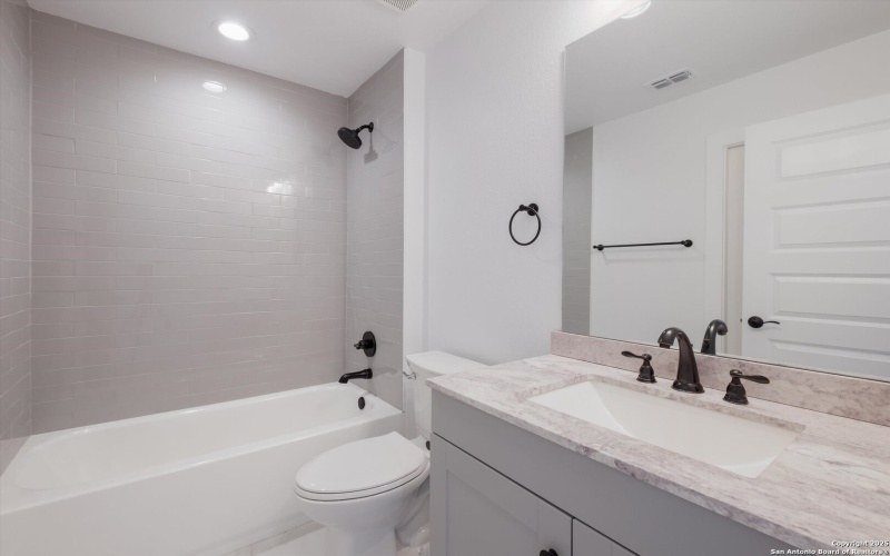 432 Canyon Lake Dr, Bandera, TX 78003, 2 Habitaciones Habitaciones , ,2 BañosBaños,Residential,En Venta,432 Canyon Lake Dr,0,1915387