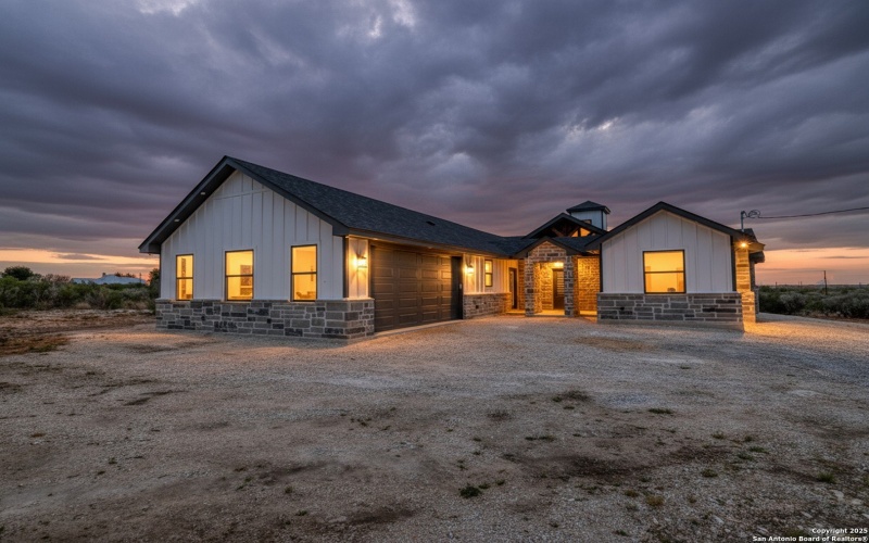 58 Greystone Hills Circle, Uvalde, TX 78801, 4 Bedrooms Bedrooms, ,3 BathroomsBathrooms,Residential,For Sale,58 Greystone Hills Circle,0,1915566