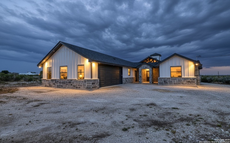 58 Greystone Hills Circle, Uvalde, TX 78801, 4 Bedrooms Bedrooms, ,3 BathroomsBathrooms,Residential,For Sale,58 Greystone Hills Circle,0,1915566