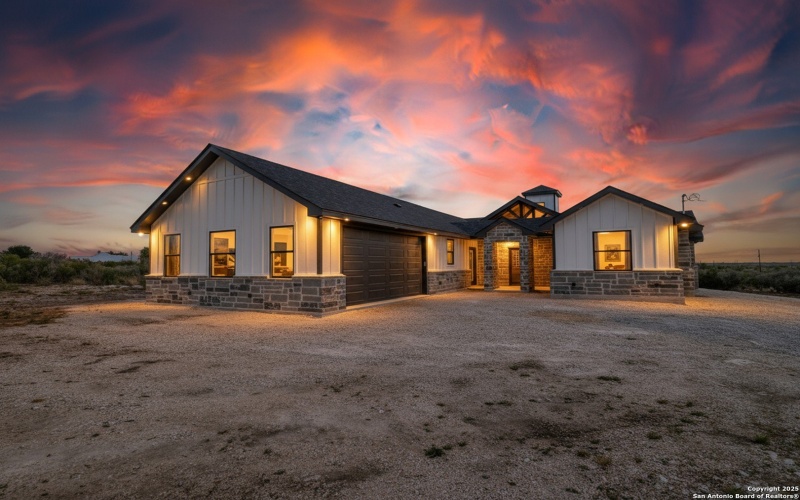 58 Greystone Hills Circle, Uvalde, TX 78801, 4 Bedrooms Bedrooms, ,3 BathroomsBathrooms,Residential,For Sale,58 Greystone Hills Circle,0,1915566