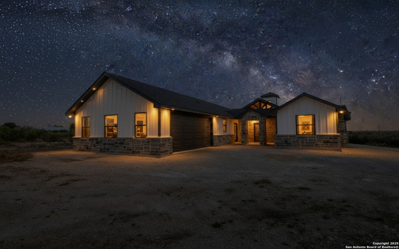 58 Greystone Hills Circle, Uvalde, TX 78801, 4 Bedrooms Bedrooms, ,3 BathroomsBathrooms,Residential,For Sale,58 Greystone Hills Circle,0,1915566