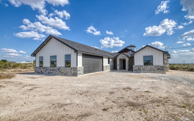 58 Greystone Hills Circle, Uvalde, TX 78801, 4 Bedrooms Bedrooms, ,3 BathroomsBathrooms,Residential,For Sale,58 Greystone Hills Circle,0,1915566