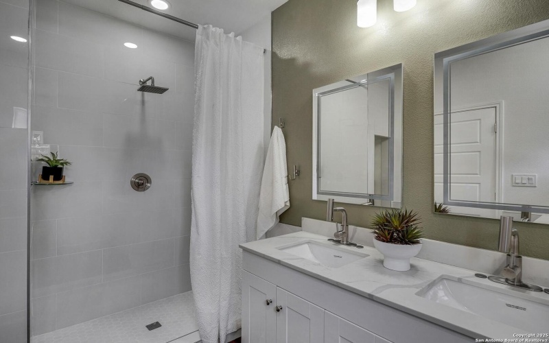 330 Walton Ave, San Antonio, TX 78225, 4 Bedrooms Bedrooms, ,2 BathroomsBathrooms,Residential,For Sale,330 Walton Ave,0,1916283