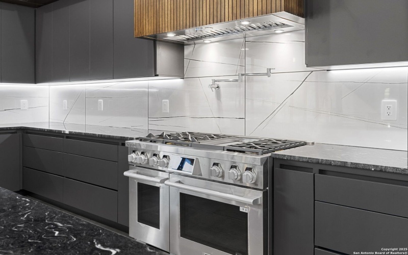 11019 Porter Springs, San Antonio, TX 78255, 4 Bedrooms Bedrooms, ,5 BathroomsBathrooms,Residential,For Sale,11019 Porter Springs,0,1918721