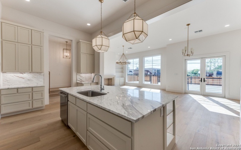 103 E WILDWOOD unit: B, San Antonio, TX 78212-1727, 3 Habitaciones Habitaciones , ,3 BañosBaños,Residential,En Venta,103 E WILDWOOD unit: B,0,1918743