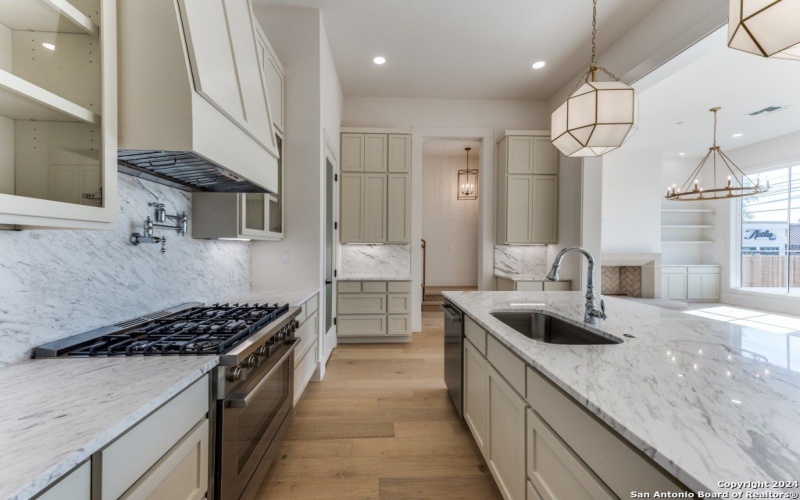 103 E WILDWOOD unit: B, San Antonio, TX 78212-1727, 3 Habitaciones Habitaciones , ,3 BañosBaños,Residential,En Venta,103 E WILDWOOD unit: B,0,1918743