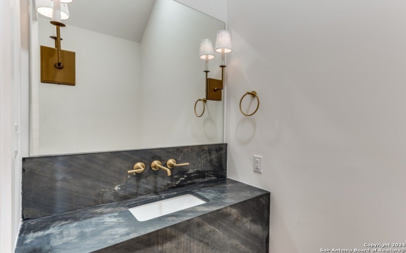 103 E WILDWOOD unit: B, San Antonio, TX 78212-1727, 3 Habitaciones Habitaciones , ,3 BañosBaños,Residential,En Venta,103 E WILDWOOD unit: B,0,1918743