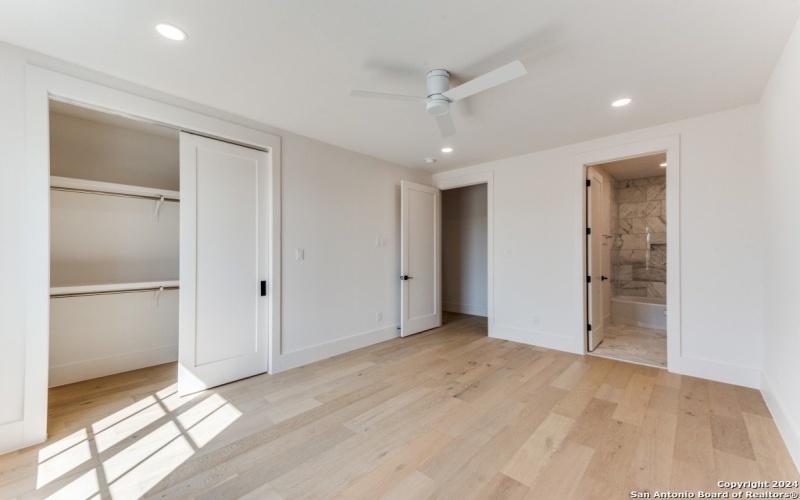 103 E WILDWOOD unit: B, San Antonio, TX 78212-1727, 3 Habitaciones Habitaciones , ,3 BañosBaños,Residential,En Venta,103 E WILDWOOD unit: B,0,1918743