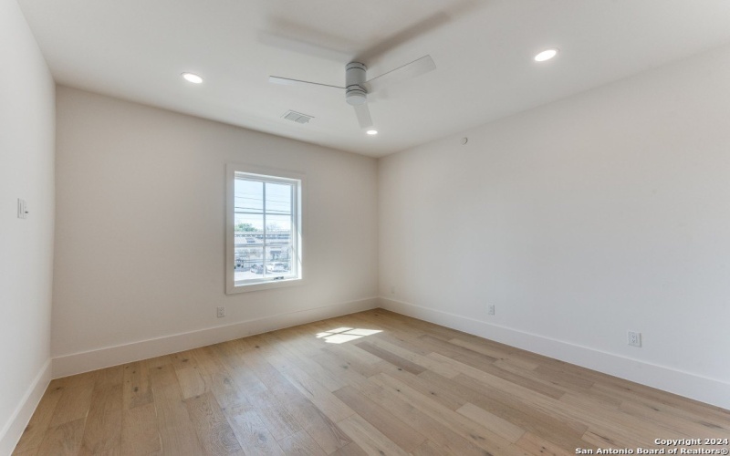 103 E WILDWOOD unit: B, San Antonio, TX 78212-1727, 3 Habitaciones Habitaciones , ,3 BañosBaños,Residential,En Venta,103 E WILDWOOD unit: B,0,1918743