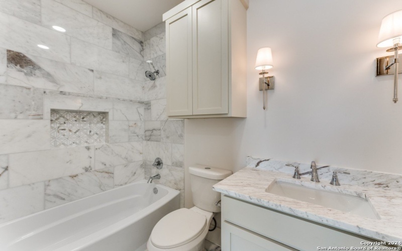 103 E WILDWOOD unit: B, San Antonio, TX 78212-1727, 3 Habitaciones Habitaciones , ,3 BañosBaños,Residential,En Venta,103 E WILDWOOD unit: B,0,1918743