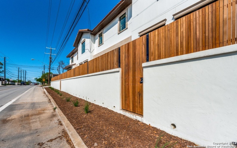 103 E WILDWOOD unit: B, San Antonio, TX 78212-1727, 3 Habitaciones Habitaciones , ,3 BañosBaños,Residential,En Venta,103 E WILDWOOD unit: B,0,1918743