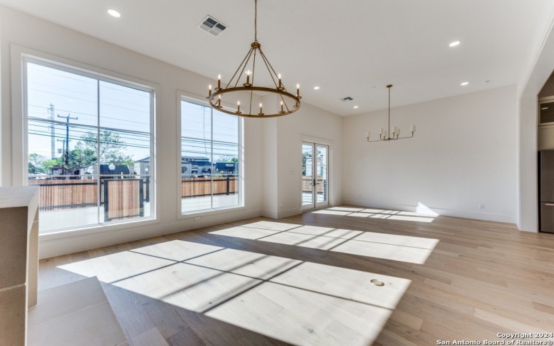 103 E WILDWOOD unit: B, San Antonio, TX 78212-1727, 3 Habitaciones Habitaciones , ,3 BañosBaños,Residential,En Venta,103 E WILDWOOD unit: B,0,1918743