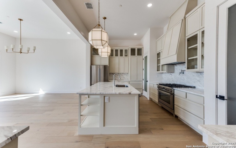 103 E Wildwood unit: B, San Antonio, TX 78212-1727, 3 Habitaciones Habitaciones , ,3 BañosBaños,Residential,En Venta,103 E Wildwood unit: B,0,1918750