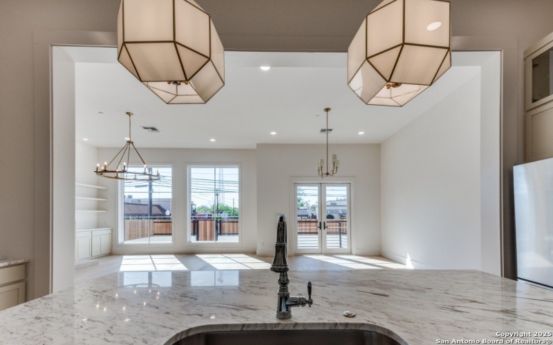 103 E Wildwood unit: B, San Antonio, TX 78212-1727, 3 Habitaciones Habitaciones , ,3 BañosBaños,Residential,En Venta,103 E Wildwood unit: B,0,1918750