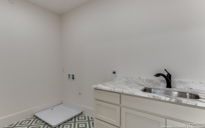 103 E Wildwood unit: B, San Antonio, TX 78212-1727, 3 Habitaciones Habitaciones , ,3 BañosBaños,Residential,En Venta,103 E Wildwood unit: B,0,1918750