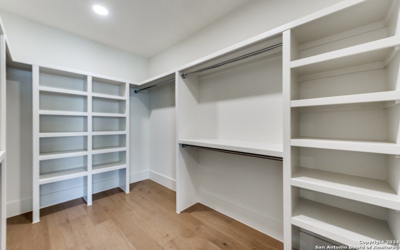 103 E Wildwood unit: B, San Antonio, TX 78212-1727, 3 Habitaciones Habitaciones , ,3 BañosBaños,Residential,En Venta,103 E Wildwood unit: B,0,1918750