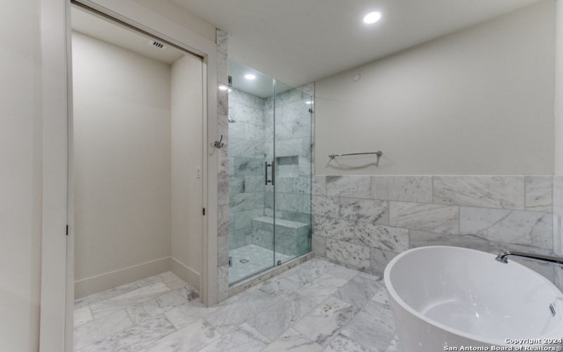 103 E Wildwood unit: B, San Antonio, TX 78212-1727, 3 Habitaciones Habitaciones , ,3 BañosBaños,Residential,En Venta,103 E Wildwood unit: B,0,1918750