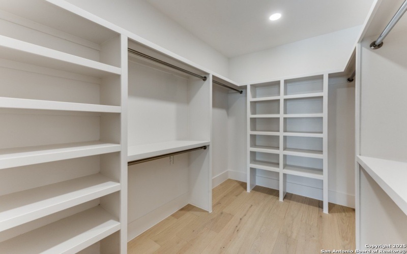 103 E Wildwood unit: B, San Antonio, TX 78212-1727, 3 Habitaciones Habitaciones , ,3 BañosBaños,Residential,En Venta,103 E Wildwood unit: B,0,1918750