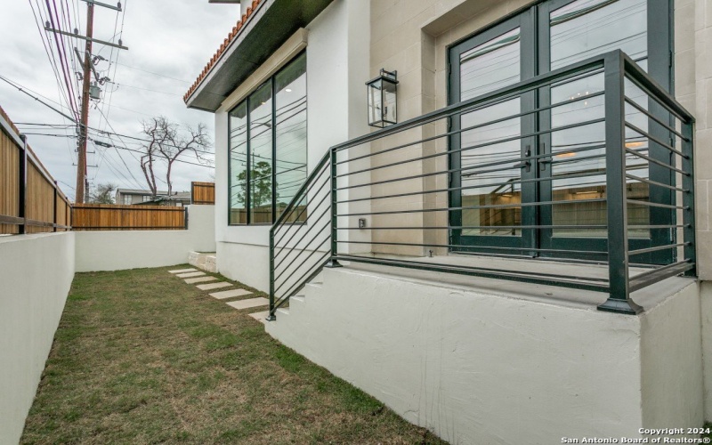 103 E Wildwood unit: B, San Antonio, TX 78212-1727, 3 Habitaciones Habitaciones , ,3 BañosBaños,Residential,En Venta,103 E Wildwood unit: B,0,1918750