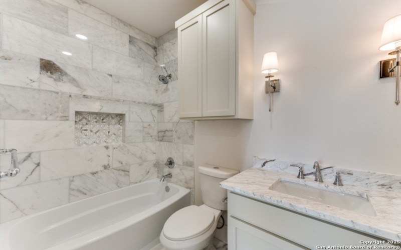 103 E Wildwood unit: B, San Antonio, TX 78212-1727, 3 Habitaciones Habitaciones , ,3 BañosBaños,Residential,En Venta,103 E Wildwood unit: B,0,1918750