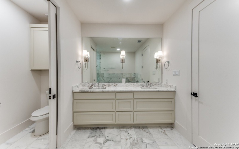 103 E Wildwood unit: B, San Antonio, TX 78212-1727, 3 Habitaciones Habitaciones , ,3 BañosBaños,Residential,En Venta,103 E Wildwood unit: B,0,1918750