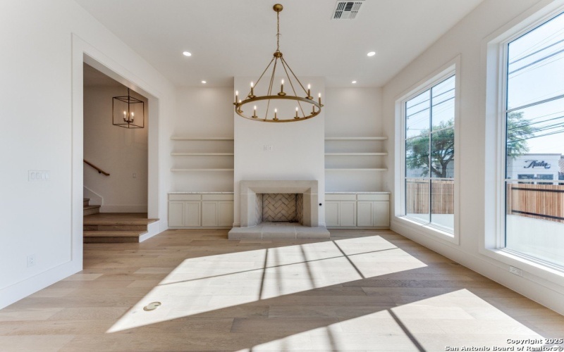 103 E Wildwood unit: B, San Antonio, TX 78212-1727, 3 Habitaciones Habitaciones , ,3 BañosBaños,Residential,En Venta,103 E Wildwood unit: B,0,1918750