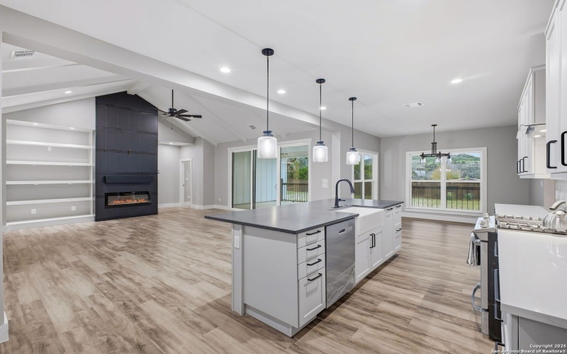 13932 State Highway 16, Pipe Creek, TX 78063, 4 Bedrooms Bedrooms, ,3 BathroomsBathrooms,Residential,For Sale,13932 State Highway 16,0,1926911