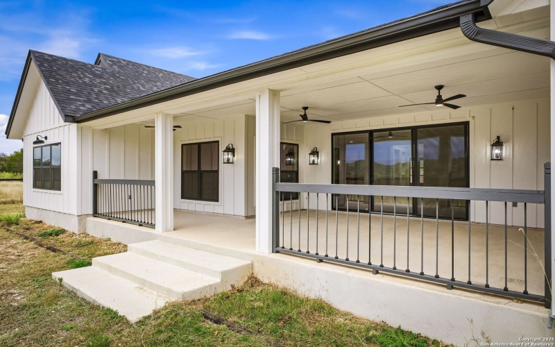 13932 State Highway 16, Pipe Creek, TX 78063, 4 Bedrooms Bedrooms, ,3 BathroomsBathrooms,Residential,For Sale,13932 State Highway 16,0,1926911